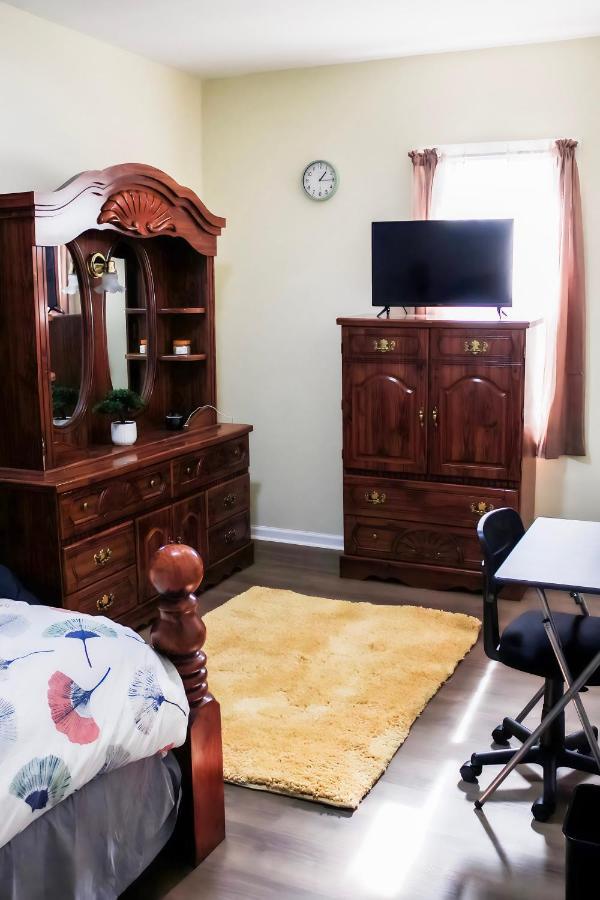 Cozy Retreat Near Downtown Indianapolis- Private Bedroom *